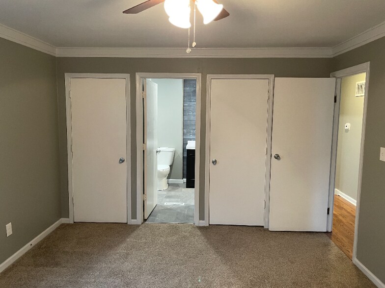 Building Photo - 9914 England Dr