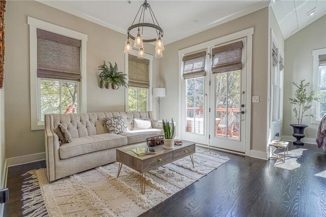 Building Photo - 984 Memorial Walk SE