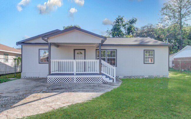 Primary Photo - 9414 Lanewood Dr