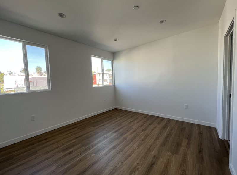 bdrm 4 - 2318 W 2nd St