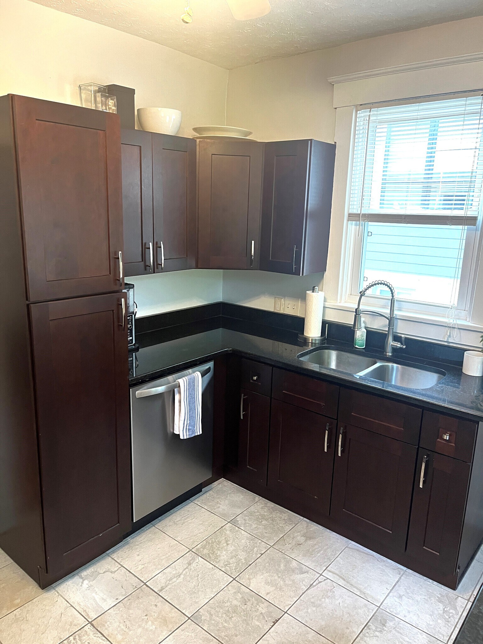 Kitchen - 1301 Morten St