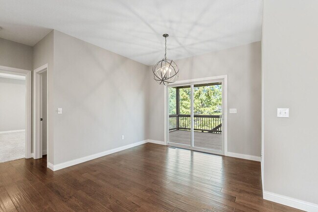 Building Photo - 1605 Labrador Dr