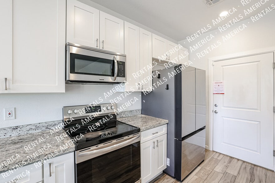 Building Photo - 11862 N 79th Dr