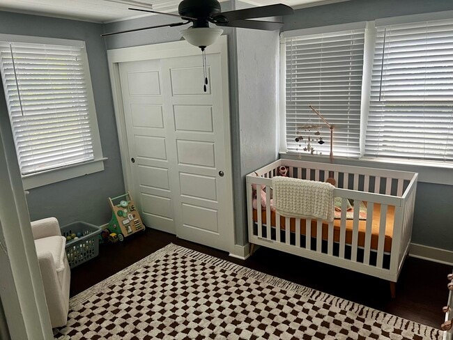 Building Photo - 1533 Hough St