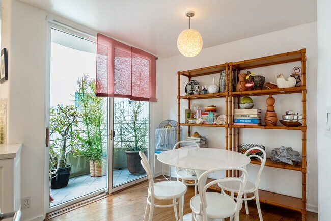 Building Photo - 15425 Antioch St