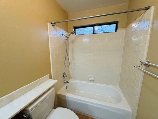 Building Photo - Wonderful 3 bedroom townhome in Main Chance Estates