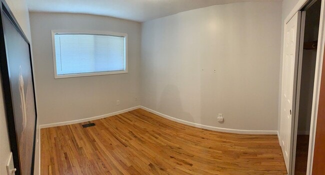 Building Photo - 4 Bedrooms, 2 Bathrooms, Daylight Ranch wi...