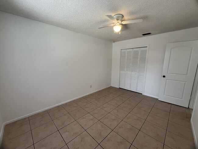 Building Photo - 7628 Rio Pinar Lakes Blvd