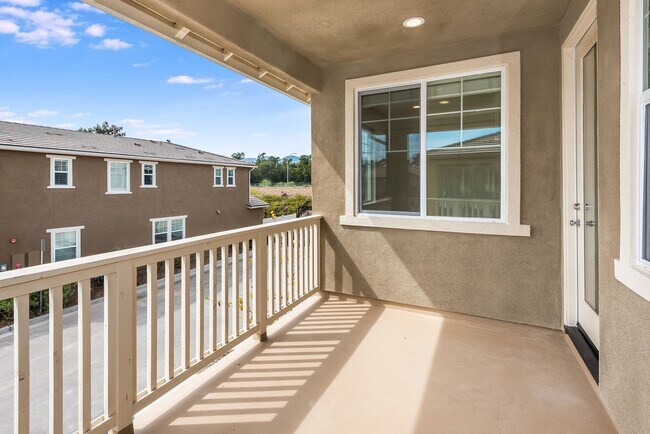 Building Photo - Village at Los Carneros 3 bed/ 2 bath Condo with 2-car garage and AC!