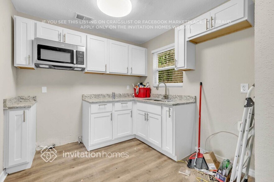 Building Photo - 4646 Effingham Rd