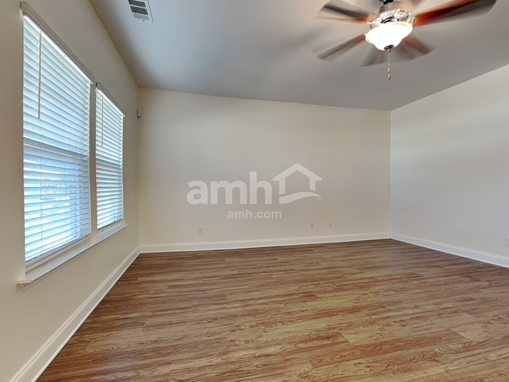 Building Photo - 243 Dogwood Cir