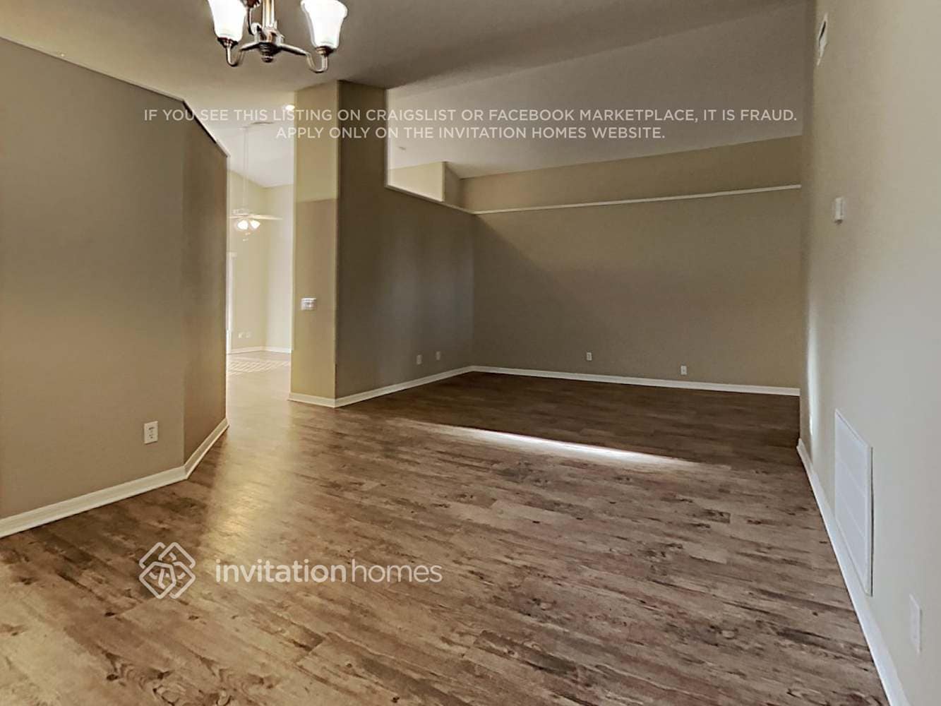 Building Photo - 13768 Meadowpark Ave