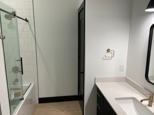 Building Photo - Beautiful two-bedroom apartment at Waterma...