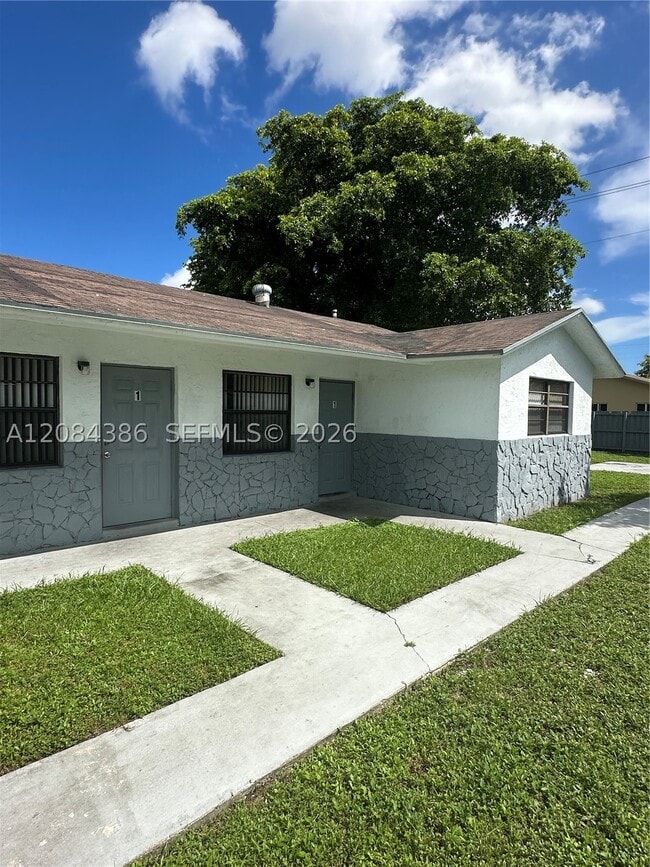 Building Photo - 4120 SW 19th St