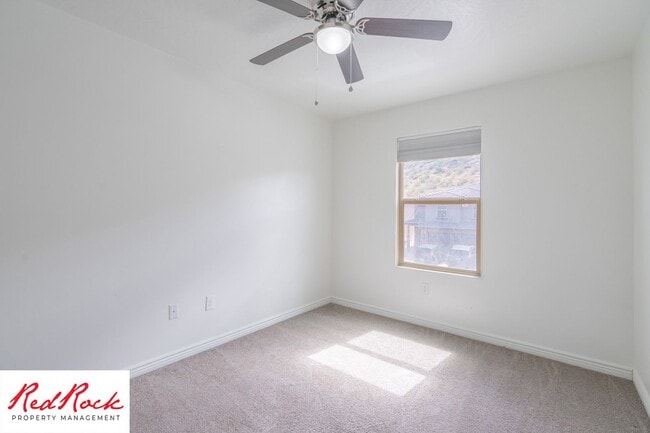 Building Photo - End Unit Fossil Hills Townhome with 3 Beds and 2.5 Baths