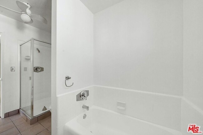 Building Photo - 11585 Riverside Dr