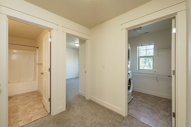 Building Photo - $1000 OFF MOVE IN SPECIAL - 4 Bedroom 2.5 ...