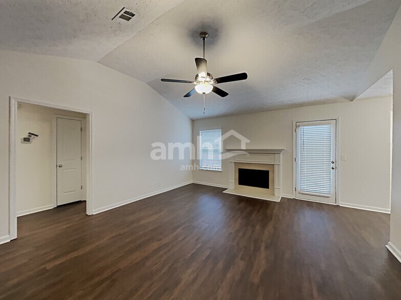 Building Photo - 1911 Odessa Ave