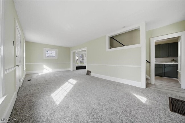 Building Photo - 437 Erie St