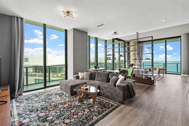 Building Photo - 480 NE 31st St