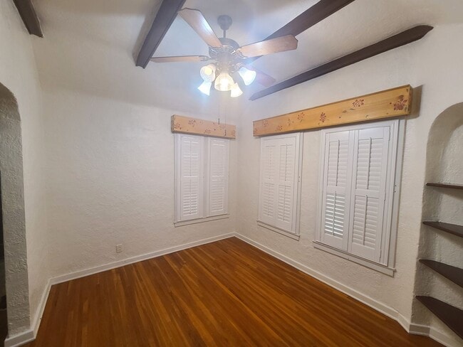 Building Photo - Home with All Utilities Included Now Available in Calexico!