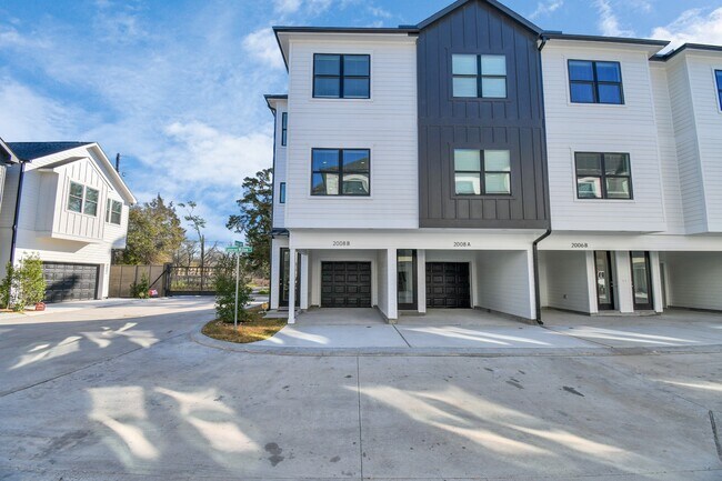 Building Photo - 2009 Laverne Holw Ln