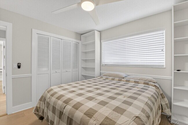 Building Photo - 4690 Palo Verde Dr