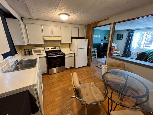 Building Photo - 3748 Swenson Ave