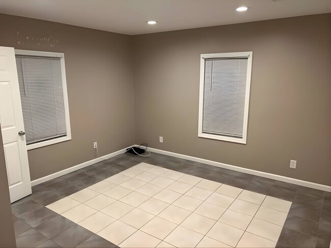 Building Photo - 57 S Fulton St