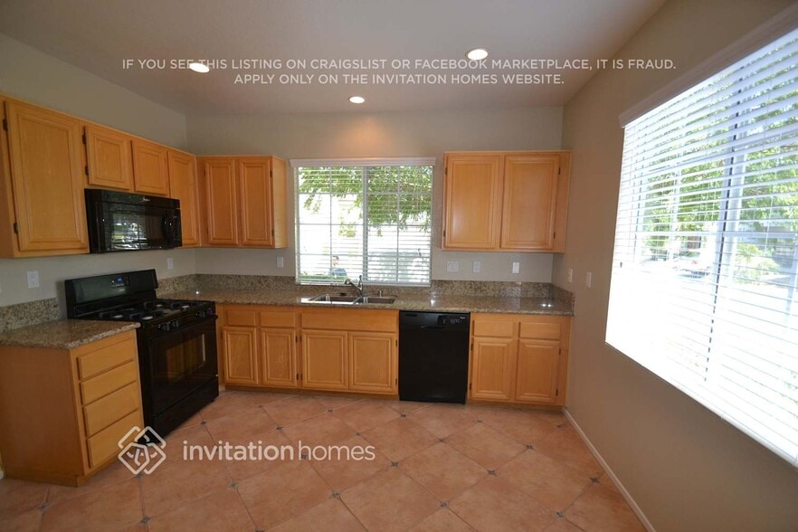 Building Photo - 5621 Sienna Way