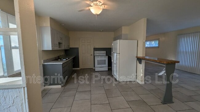 Building Photo - 7408 E 109th St