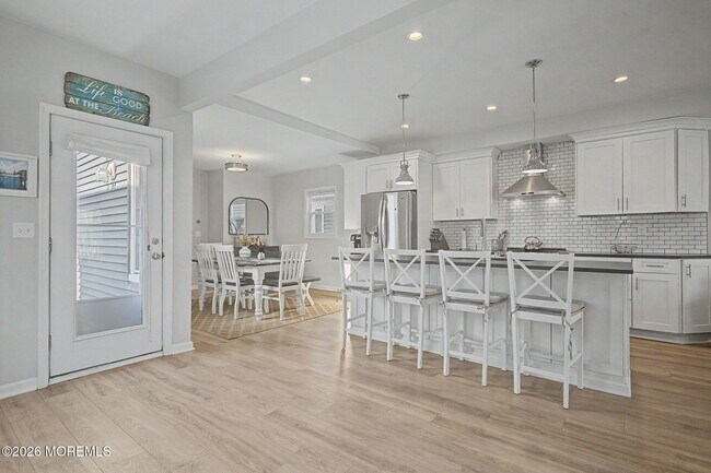 Building Photo - 10 Center St