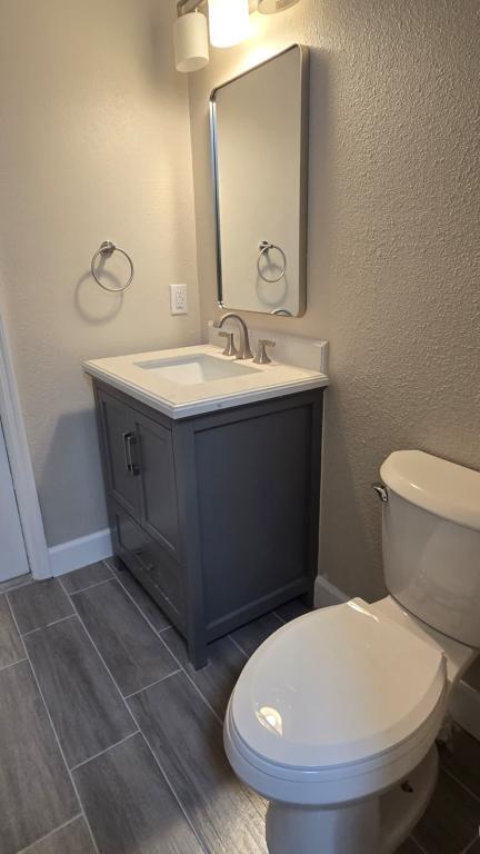 Building Photo - 647 Sagamore Dr