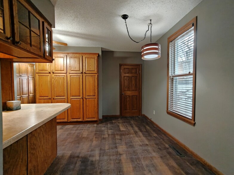 KITCHEN DINING - 1011 E Grand Ave