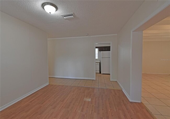 Building Photo - 12422 N Howard Ave