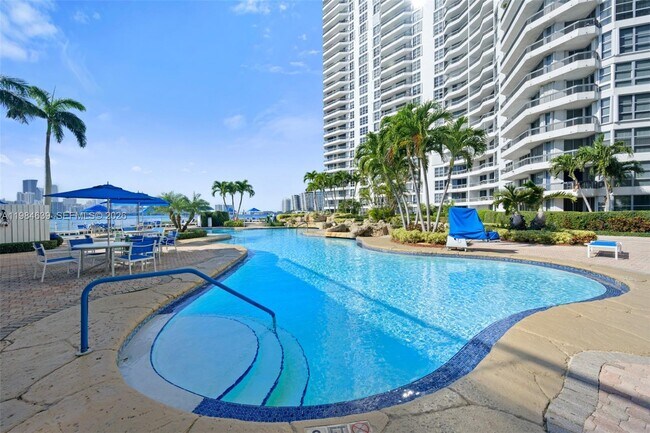 Building Photo - 19101 NE 36th Pl