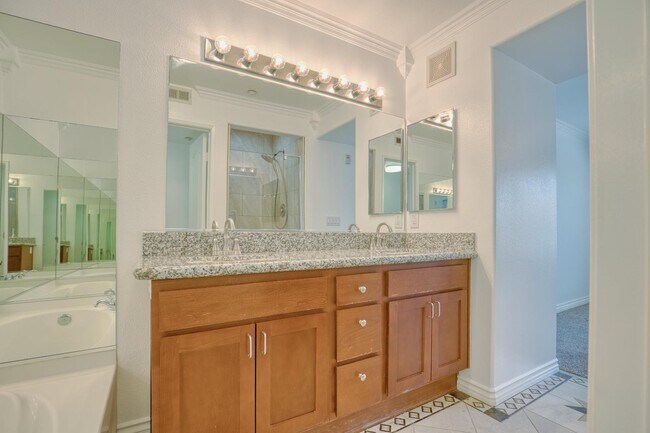 Building Photo - 2706 Black Locust Ct
