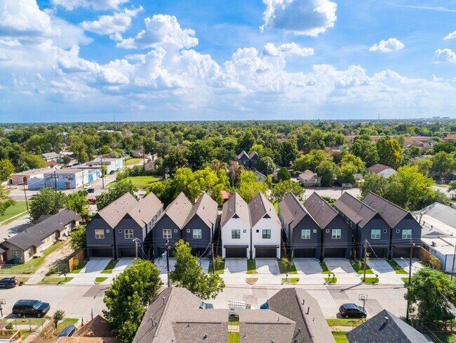 Building Photo - 7033 Avenue N