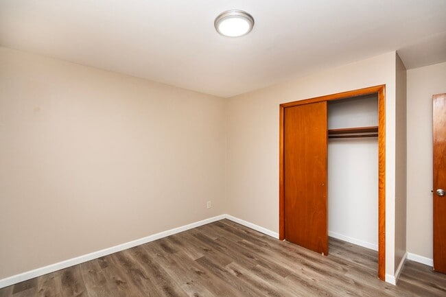 Building Photo - Lovely 3 Bedroom 2 Bathroom Home