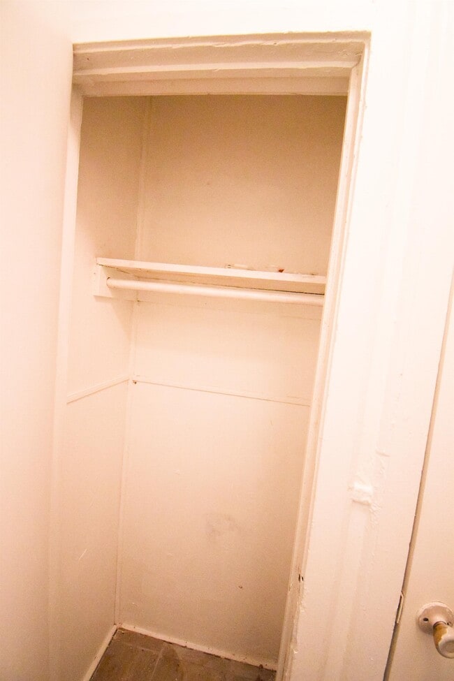 Building Photo - 2716 Sunrise St