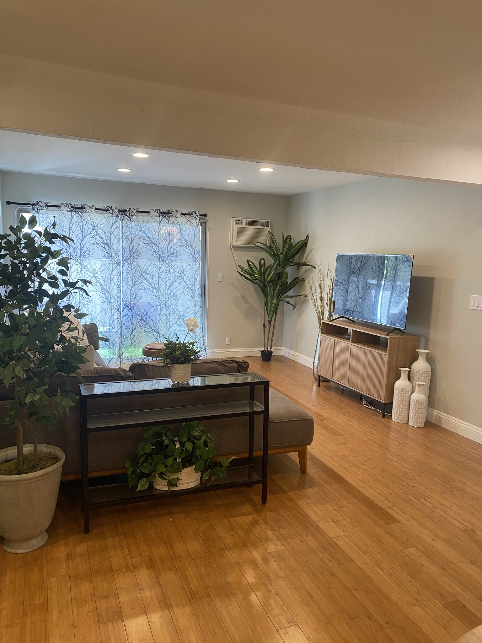 Building Photo - 28947 Thousand Oaks Blvd