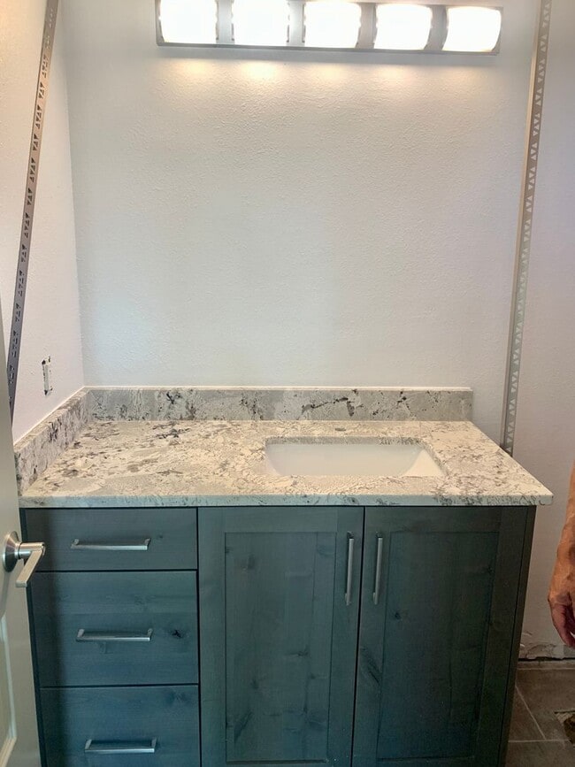 Building Photo - Four Bedroom Remodeled Home in Red Cliffs