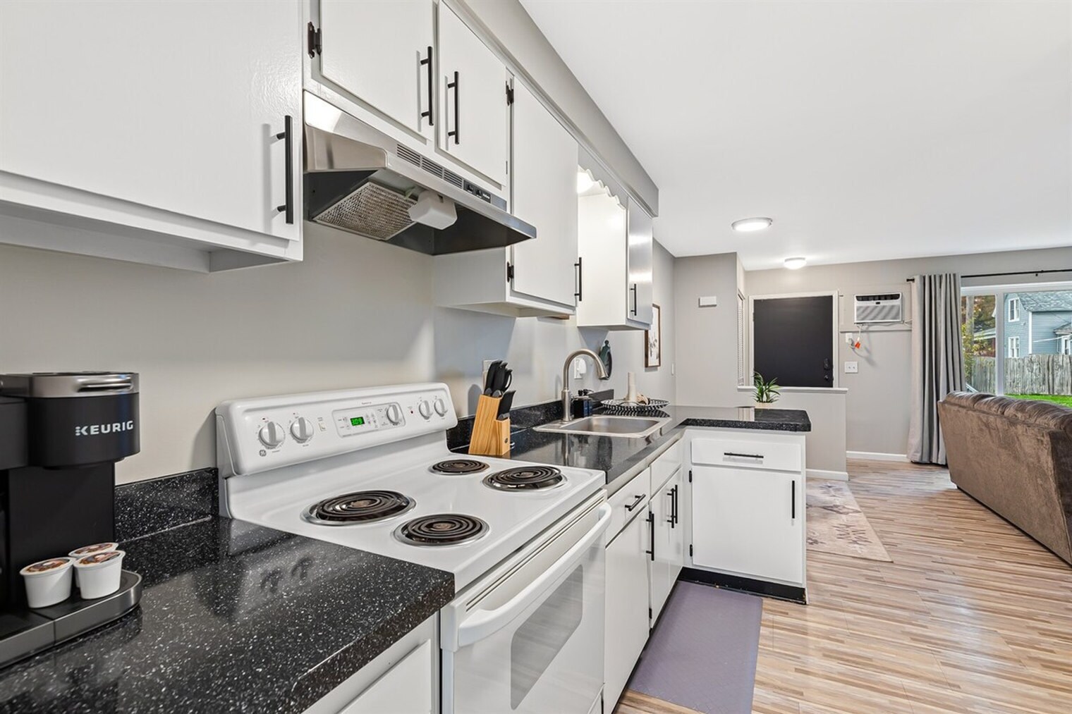 Building Photo - 53 Hollywood Ct