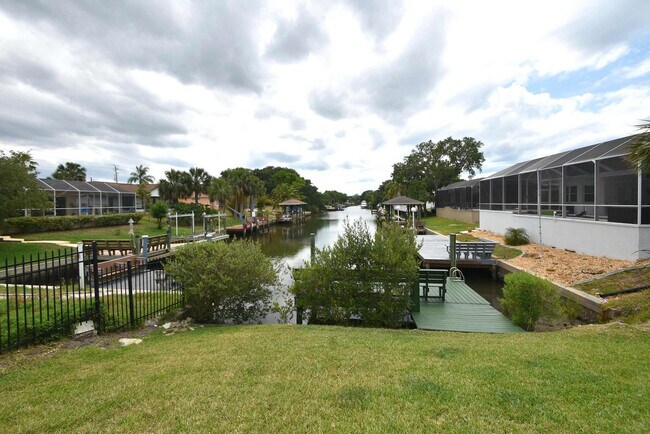 Building Photo - 3 Cherokee Ct W