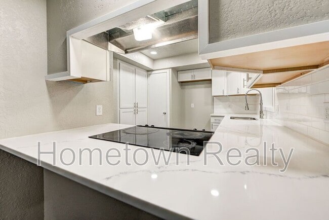 Building Photo - 6460 W Hefner Rd