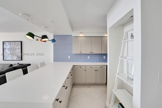 Building Photo - 6917 Collins Ave