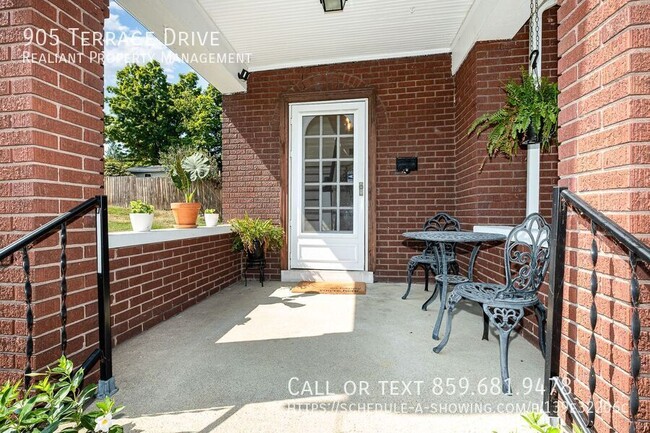 Building Photo - Charming 2 bedroom in the heart of Park Hills