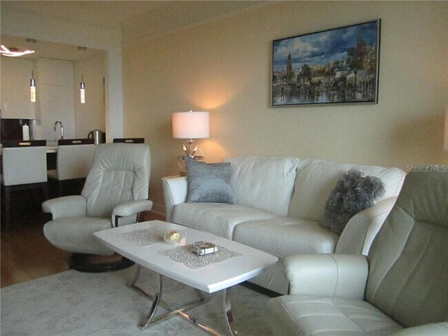 Building Photo - 750 N Tamiami Trl