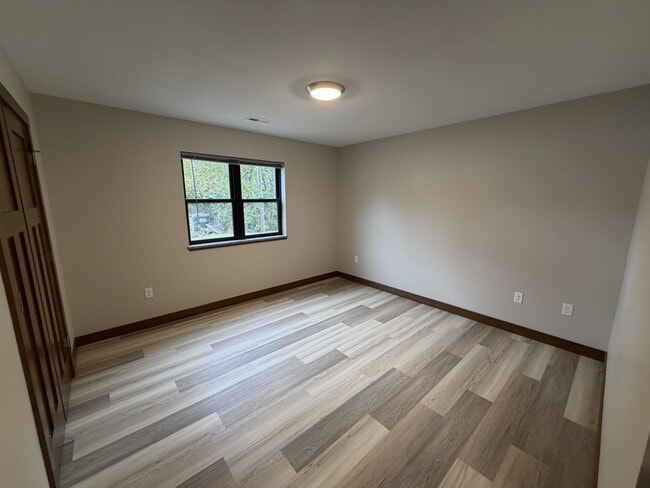 Building Photo - 419 2nd St E