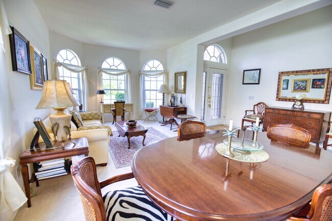 Building Photo - Seasonal Short-Term Single Family Pool Home in Pelican Pointe Golf & Country Club!